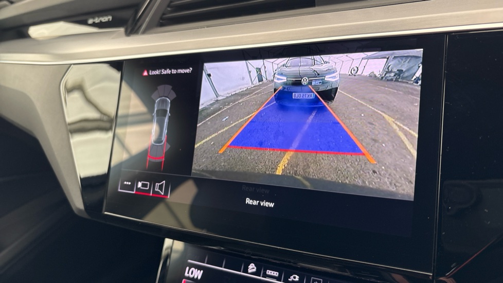 AUDI Q8 Reverse camera