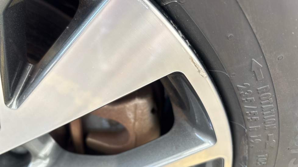 AUDI Q4 scuff