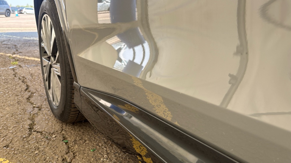 AUDI Q4 dent