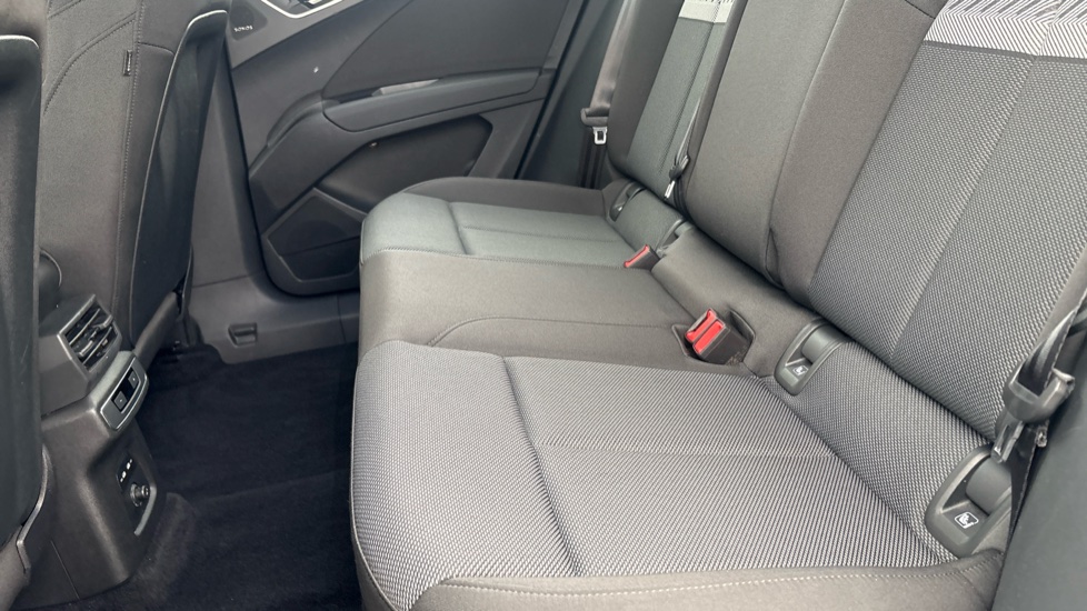 AUDI Q4 Image 14