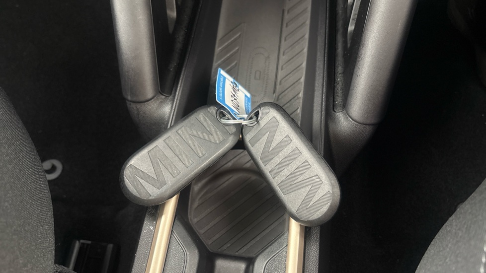 MINI COOPER 2 keys available