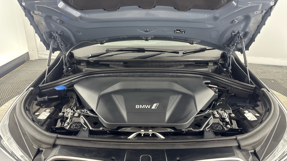 BMW iX1 Image 16