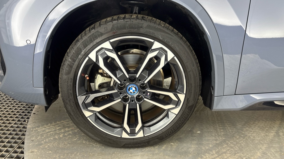BMW iX1 Image 17