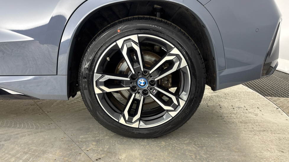 BMW iX1 Image 18