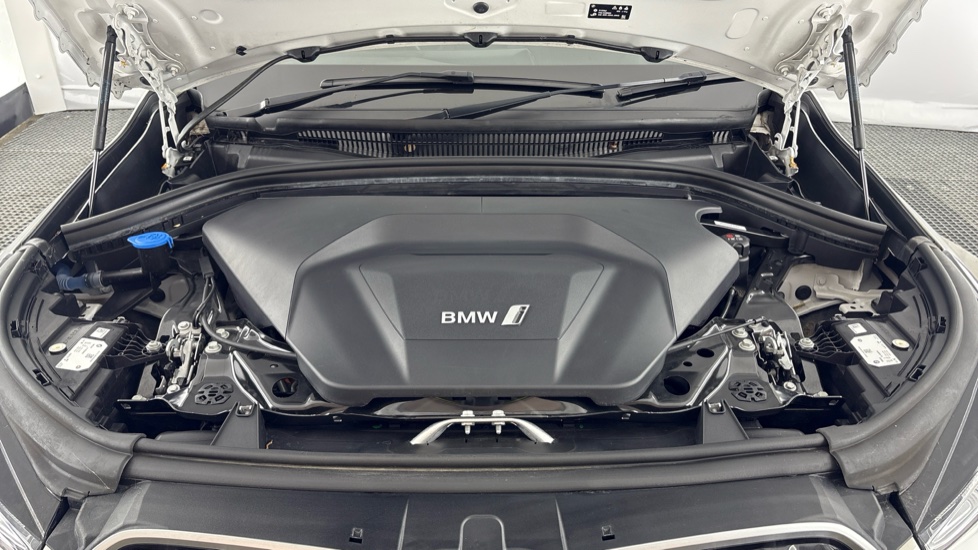 BMW iX1 Image 16