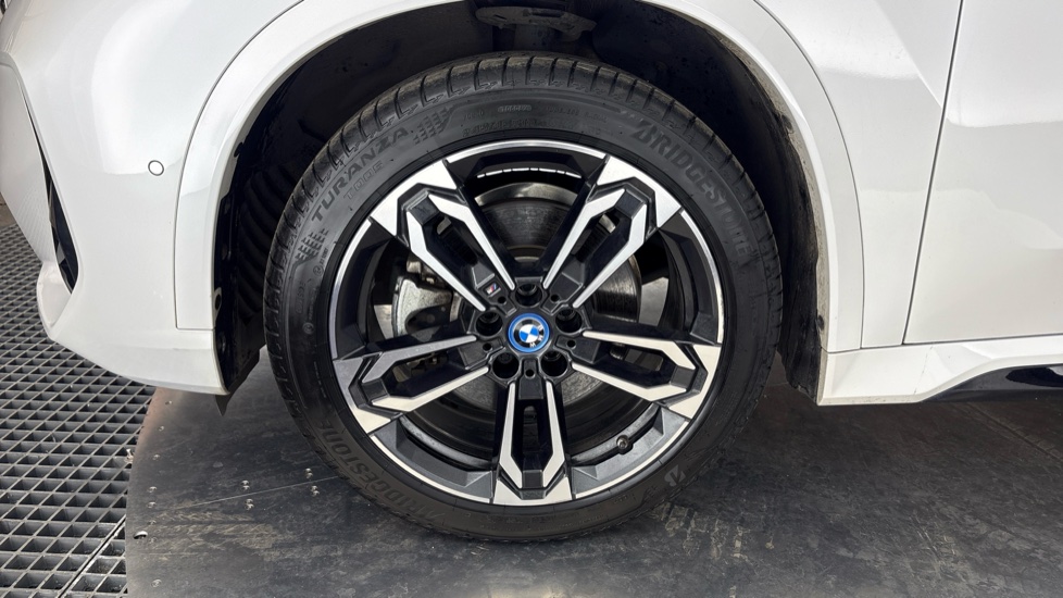 BMW iX1 Image 17