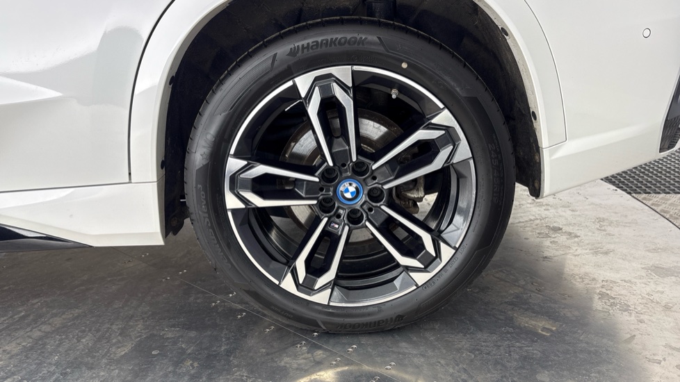 BMW iX1 Image 18