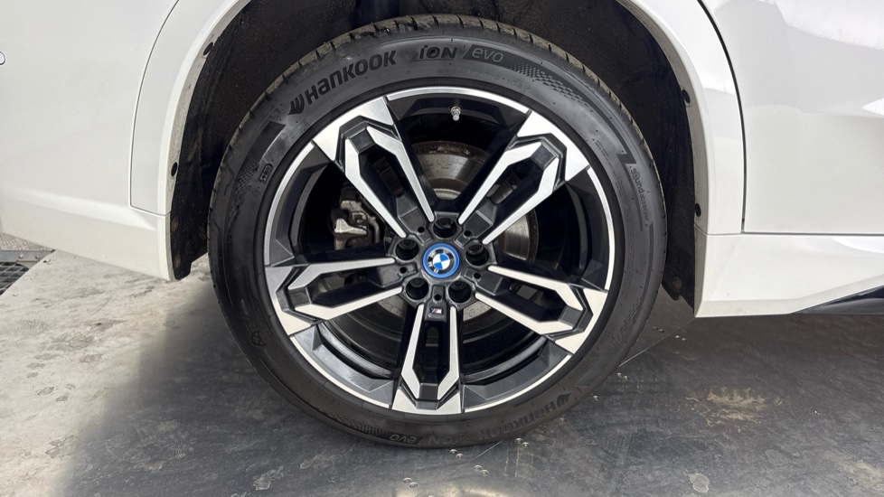 BMW iX1 Image 19