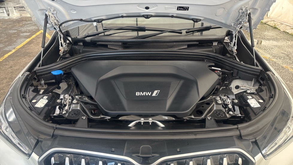 BMW iX1 Image 16