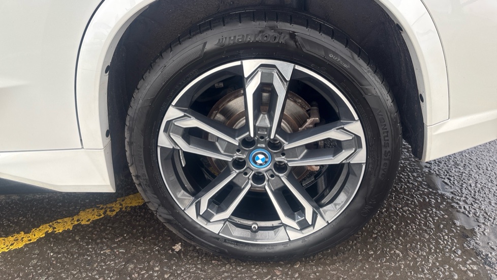 BMW iX1 Image 18