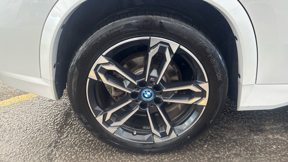 BMW iX1 Image 19