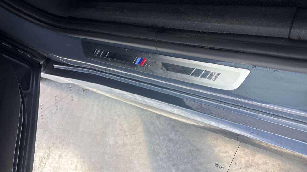 BMW iX1 dent