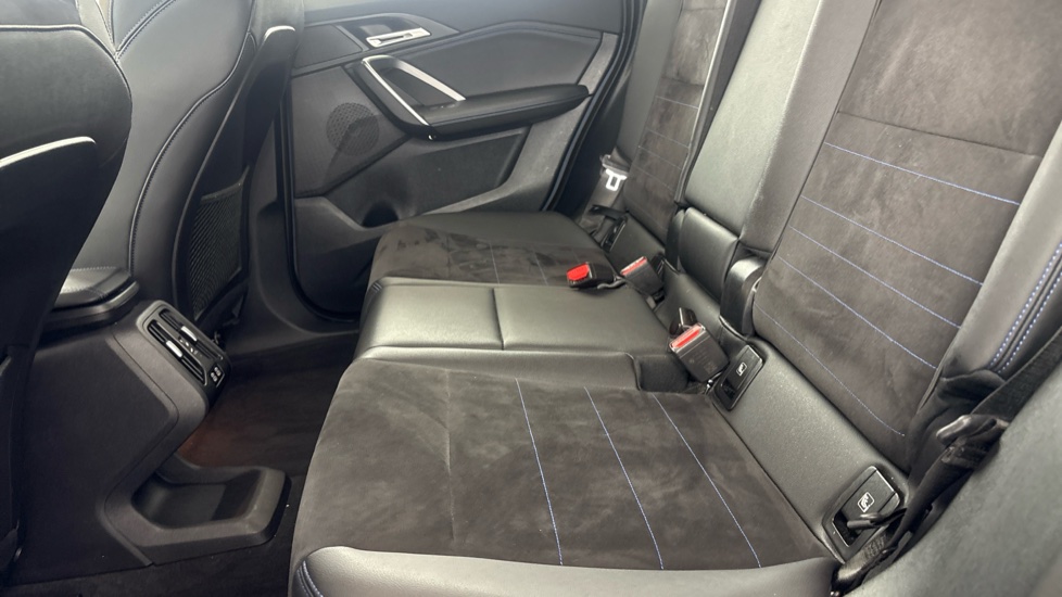 BMW iX1 Image 14