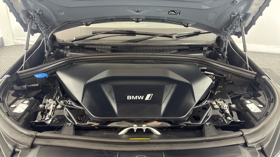 BMW iX1 Image 16