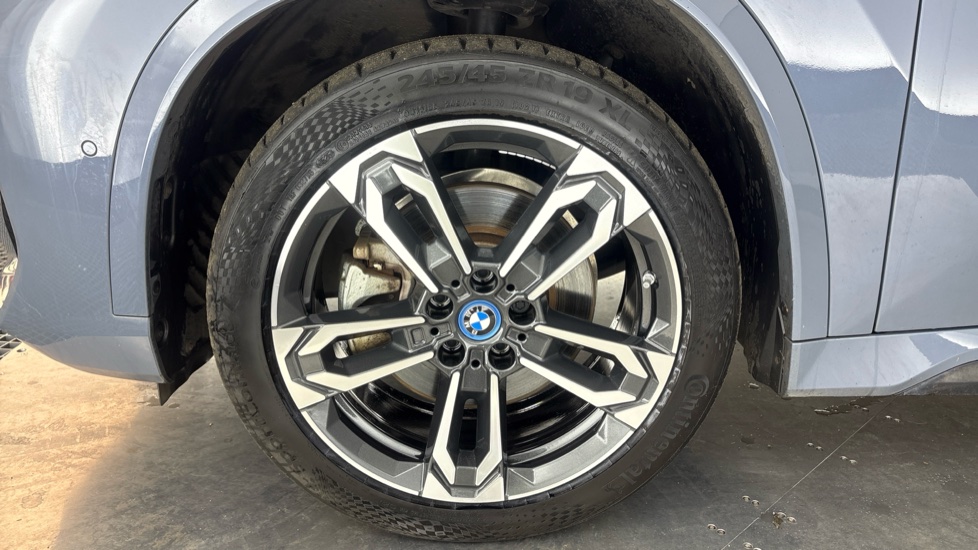 BMW iX1 Image 17
