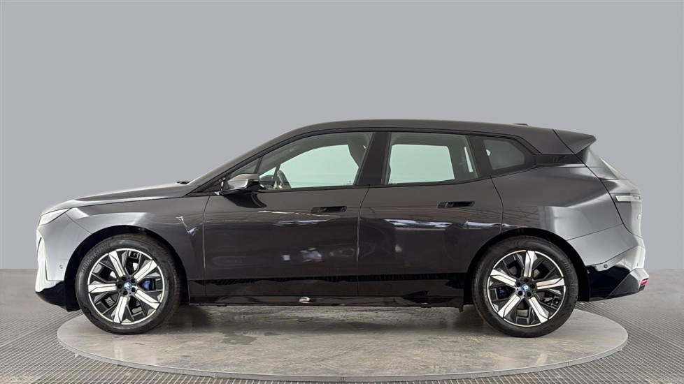 BMW iX Image 2