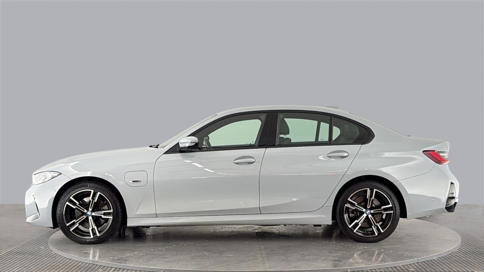 BMW 3 SERIES Image 2