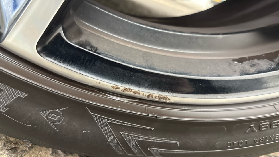 BMW 3 SERIES scuff