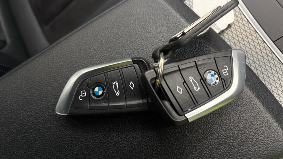 BMW 3 SERIES two keys