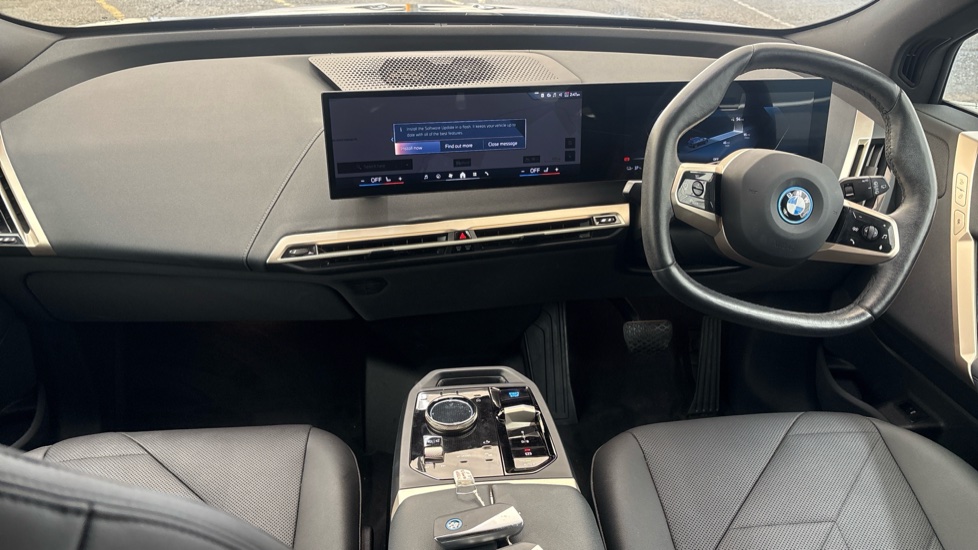 BMW iX Image 11