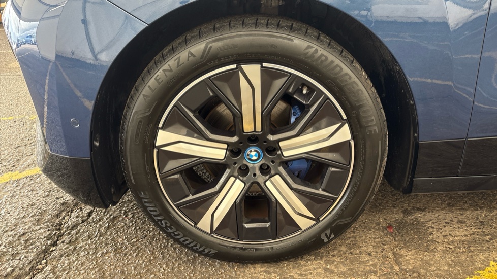 BMW iX Image 17