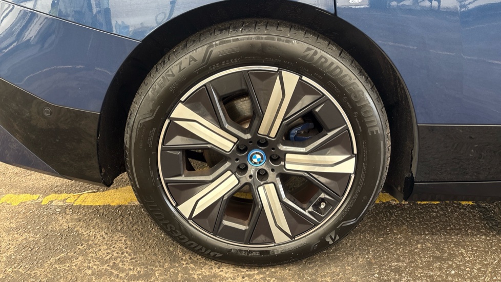 BMW iX Image 19