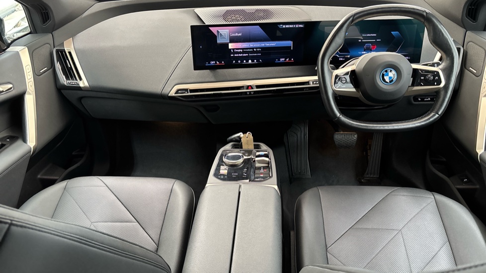 BMW iX Image 11