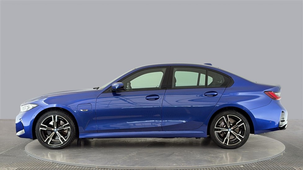 BMW 3 SERIES Image 2