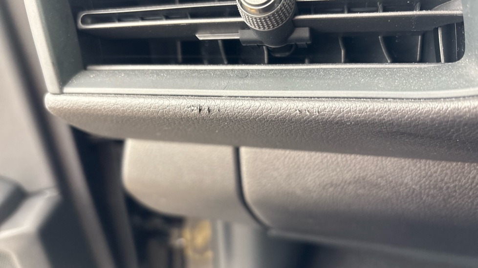 LEXUS UX Scuff