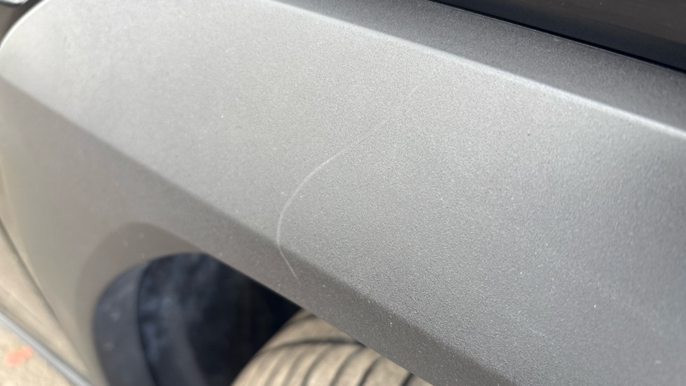 LEXUS UX Scuff