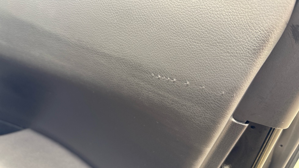 LEXUS UX Scuff
