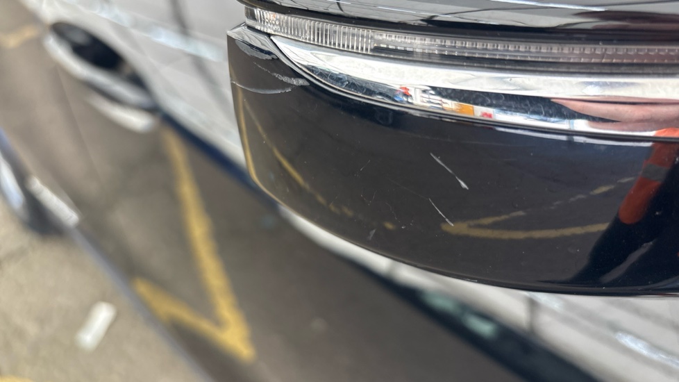 LEXUS UX Scratches
