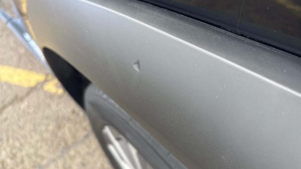 LEXUS UX Dent