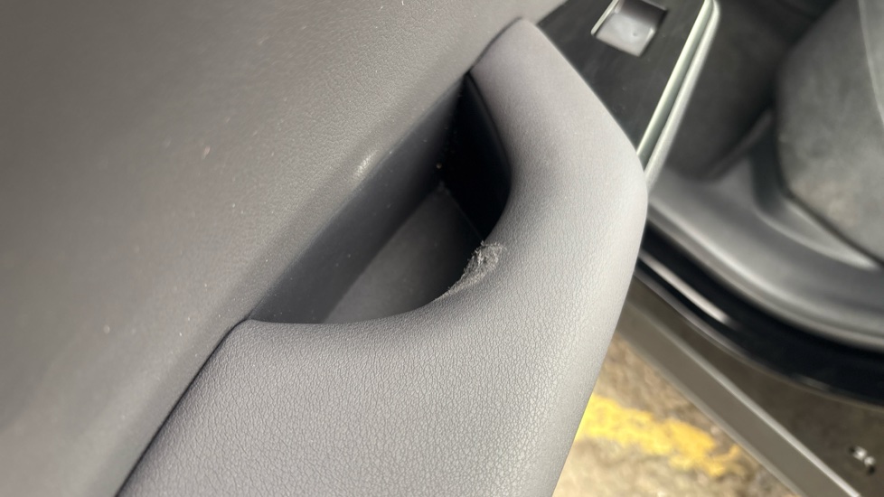 LEXUS UX Scuff