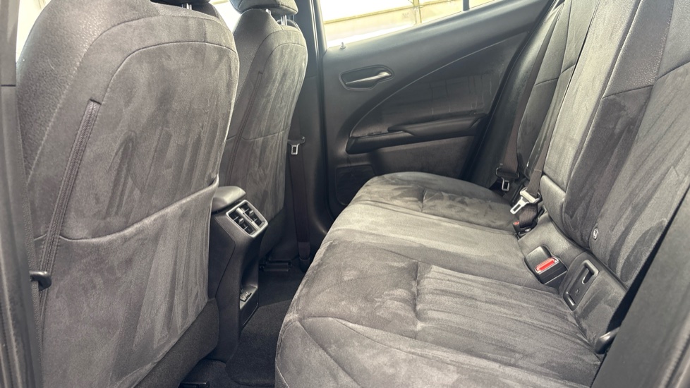 LEXUS UX Image 14