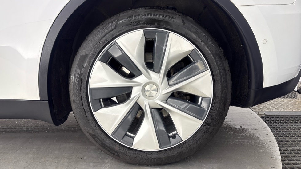 TESLA MODEL Y HATCHBACK Long Range AWD 5dr Auto