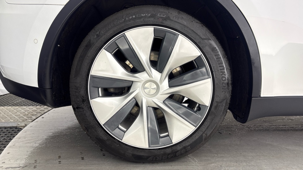 TESLA MODEL Y HATCHBACK Long Range AWD 5dr Auto