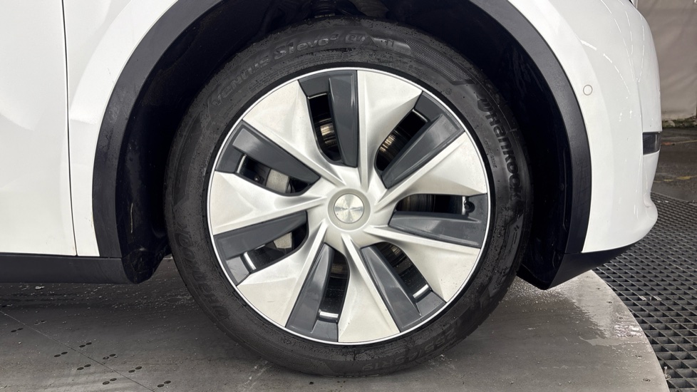 TESLA MODEL Y HATCHBACK Long Range AWD 5dr Auto