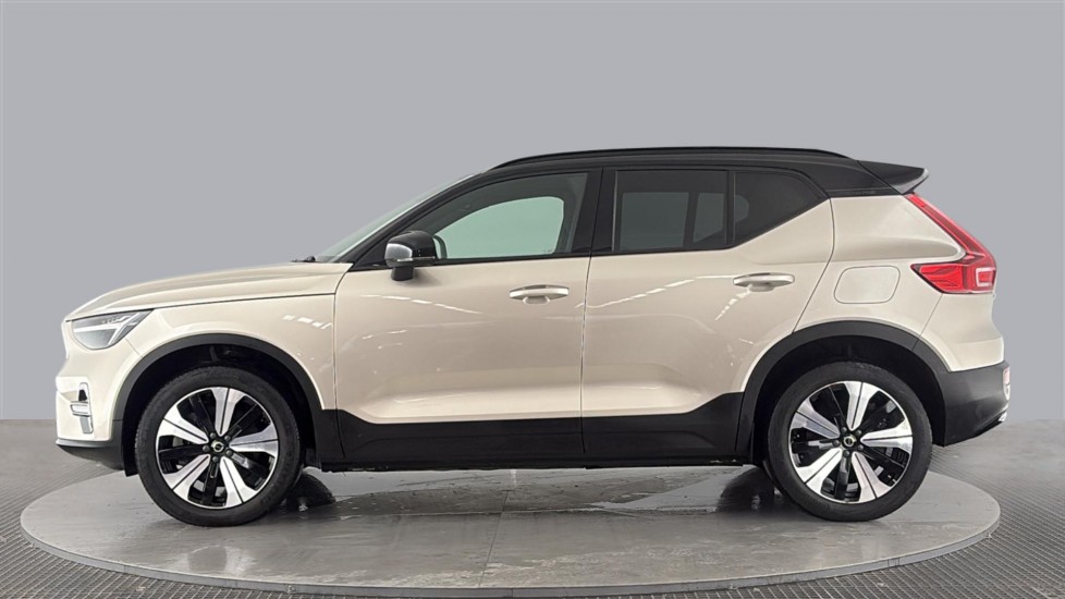VOLVO XC40 Image 2