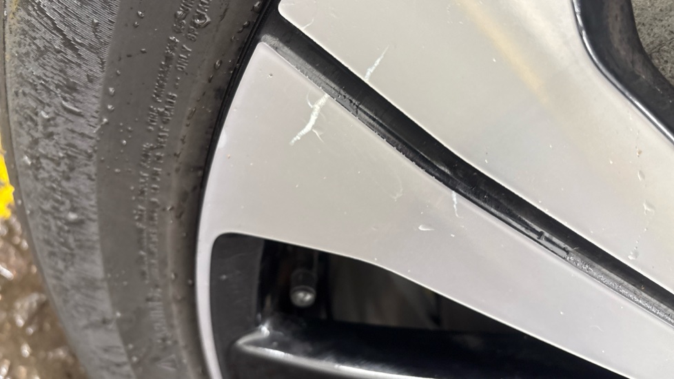 VOLVO XC40 ELECTRIC ESTATE 170kW Recharge Core 69kWh 5dr Auto