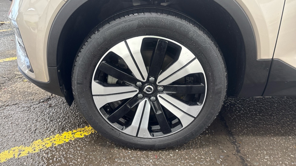 VOLVO XC40 ELECTRIC ESTATE 170kW Recharge Core 69kWh 5dr Auto