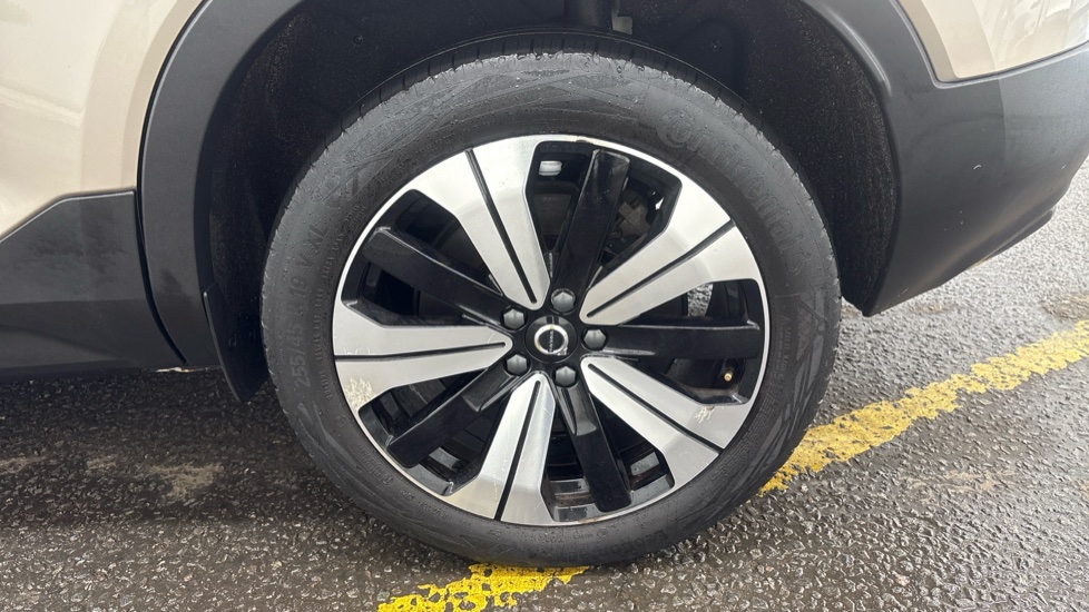 VOLVO XC40 ELECTRIC ESTATE 170kW Recharge Core 69kWh 5dr Auto