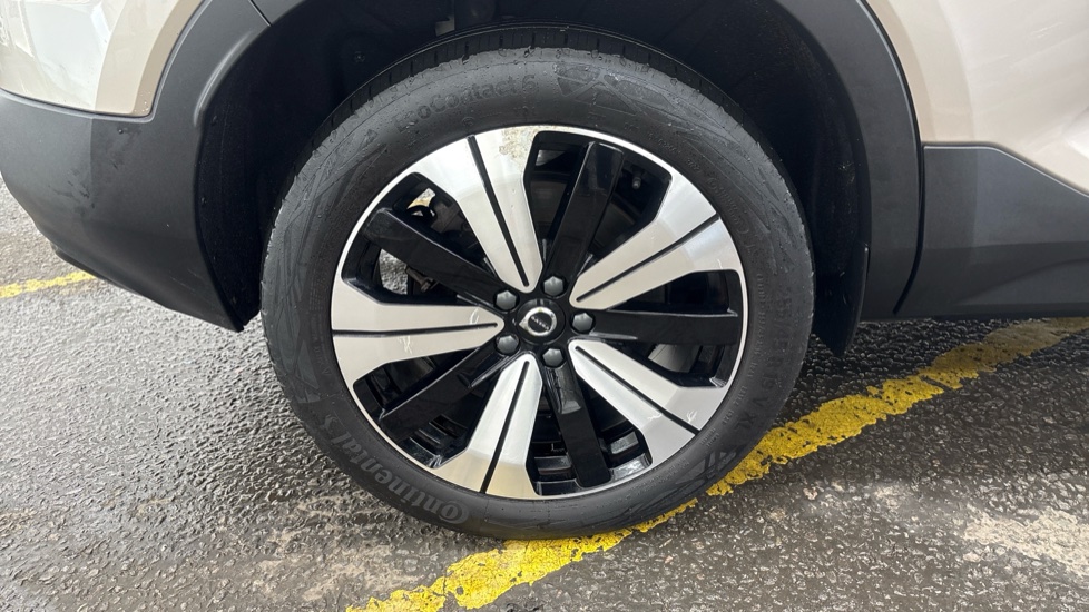 VOLVO XC40 ELECTRIC ESTATE 170kW Recharge Core 69kWh 5dr Auto