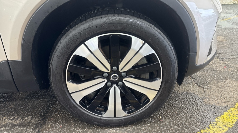VOLVO XC40 ELECTRIC ESTATE 170kW Recharge Core 69kWh 5dr Auto