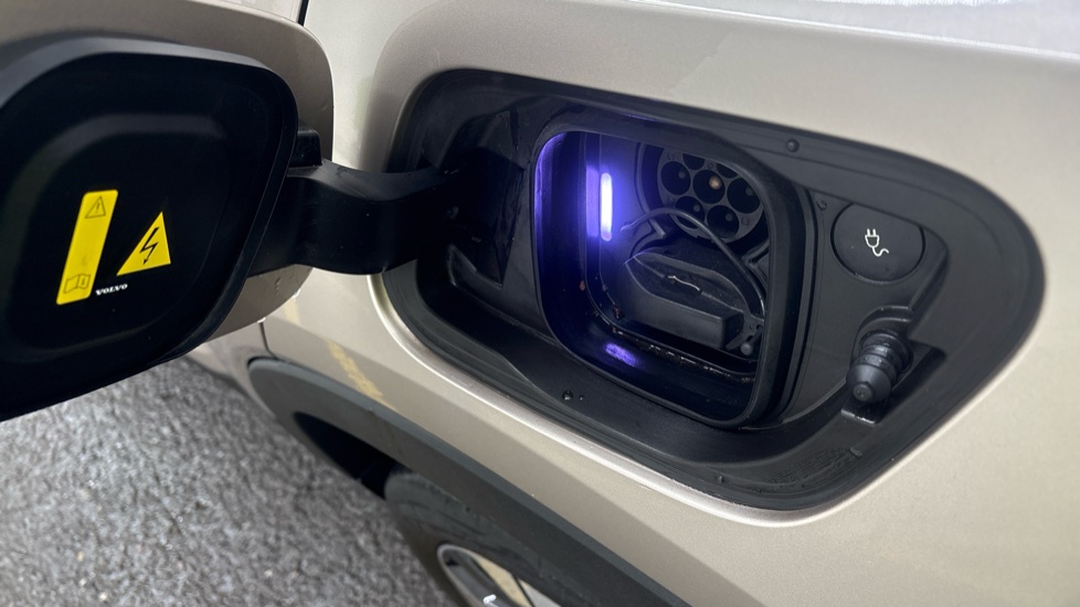 VOLVO XC40 ELECTRIC ESTATE 170kW Recharge Core 69kWh 5dr Auto