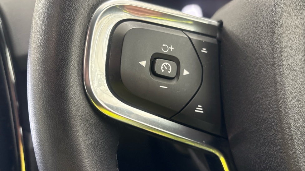 VOLVO XC40 ELECTRIC ESTATE 170kW Recharge Core 69kWh 5dr Auto