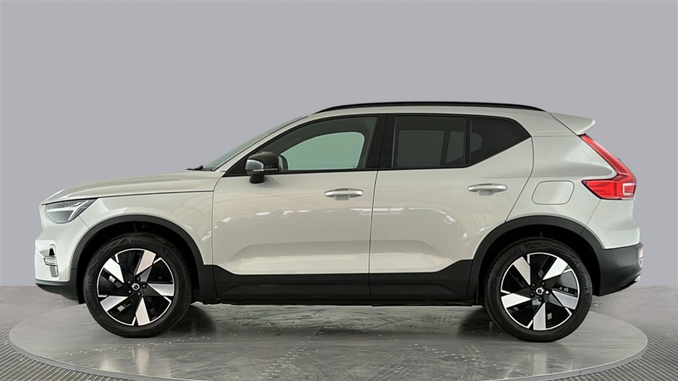 VOLVO XC40 Image 2