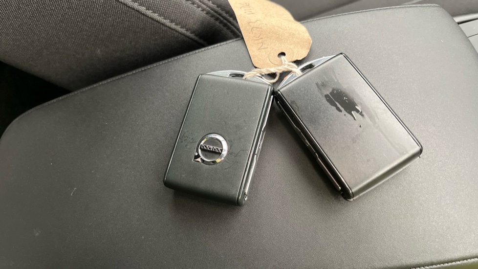 VOLVO XC40 two keys