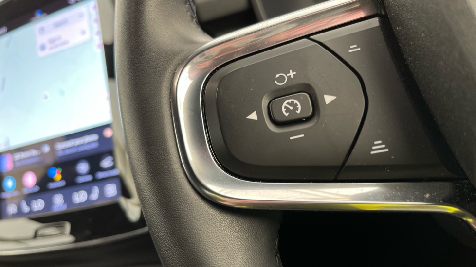 VOLVO XC40 cruise control