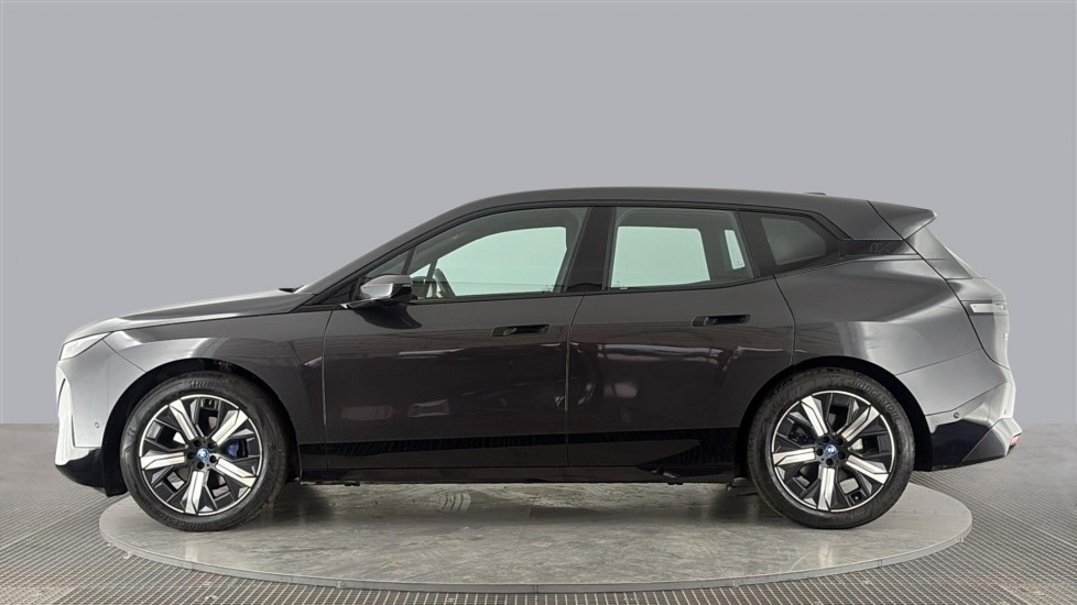 BMW iX Image 2